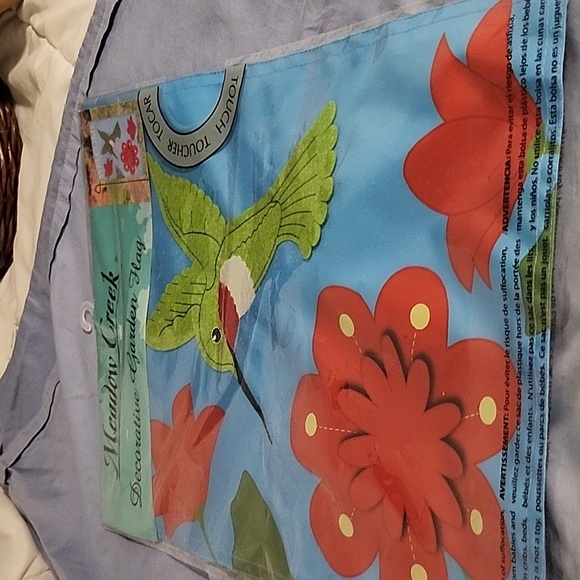 Hummingbird flag - Picture 2 of 4